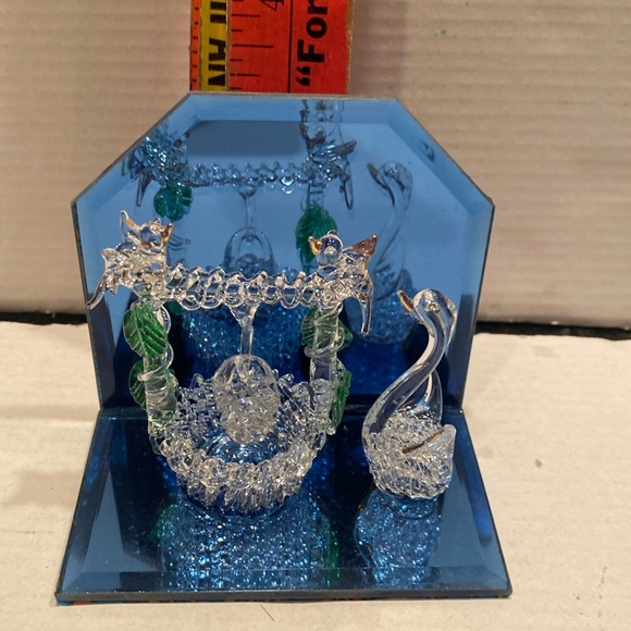 NIB Spun Wishing Well w/Removable Bucket and Swan on Mirror Base - Picture 5 of 7